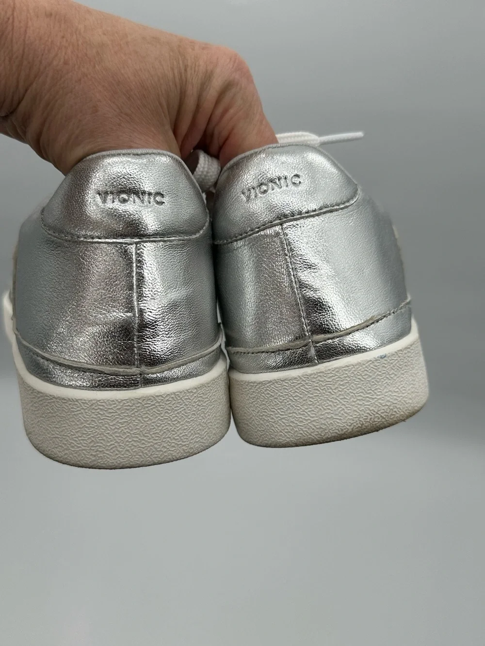 Vionic Emery Silver Women's Metallic Lace-Up Sneakers size 10